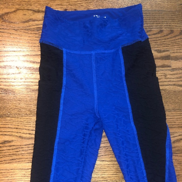 3-D texture leggings with side pockets - Picture 2 of 5